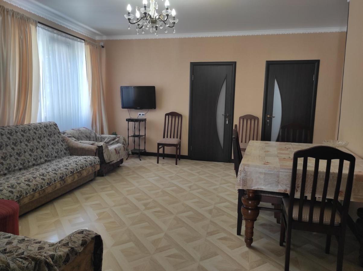 Hotel Гостевой Дом Лума Suchumi Exteriér fotografie